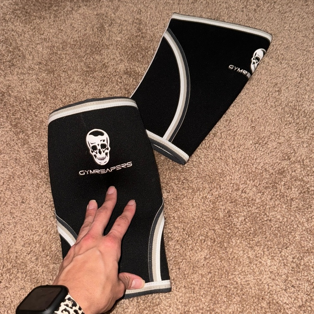 Gymreapers knee sleeves size small